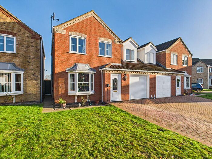 3 Bedroom Semi Detached House For Sale In Horseshoe Close, Tattershall, LN4