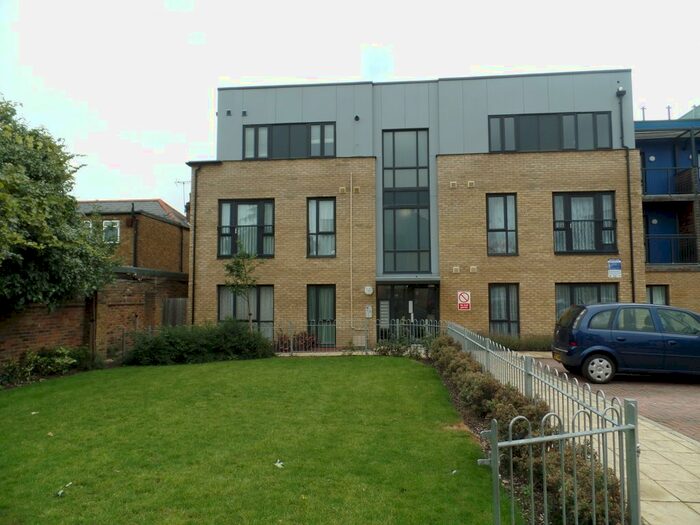 2 Bedroom Flat To Rent In Grange Road, Hayes, UB3