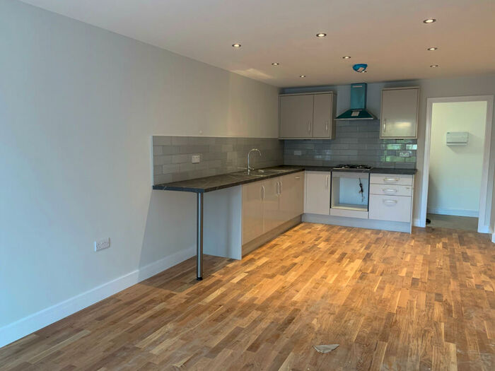 1 Bedroom Apartment To Rent In Kirkstall Lane, Leeds, West Yorkshire, LS5