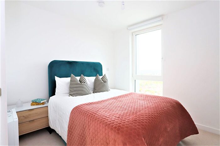 3 Bedroom Flat To Rent In Chapel Street, Salford, M3