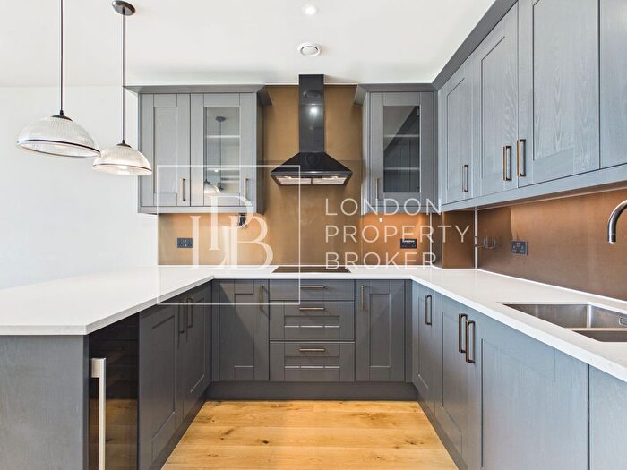 3 Bedroom Flat To Rent In Emery Way, London Dock, E1W