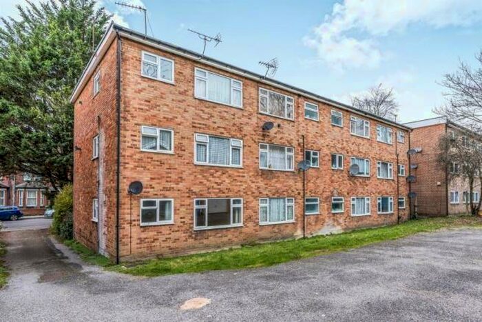 1 Bedroom Property To Rent In Bartlett House, Woodside Road, SO17