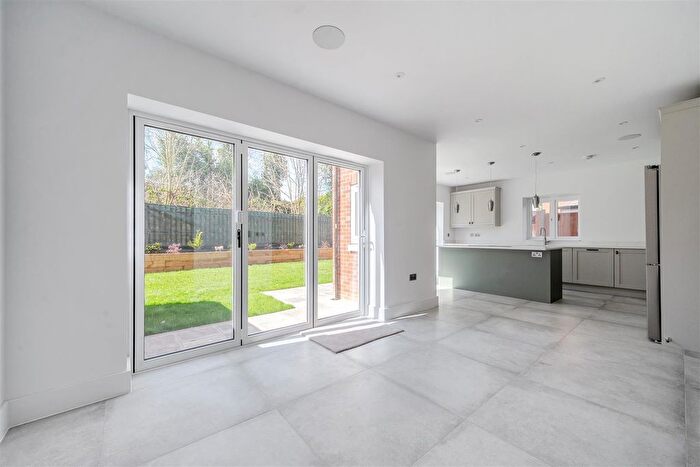 4 Bedroom Detached House For Sale In The Crescent, Maidenhead, SL6