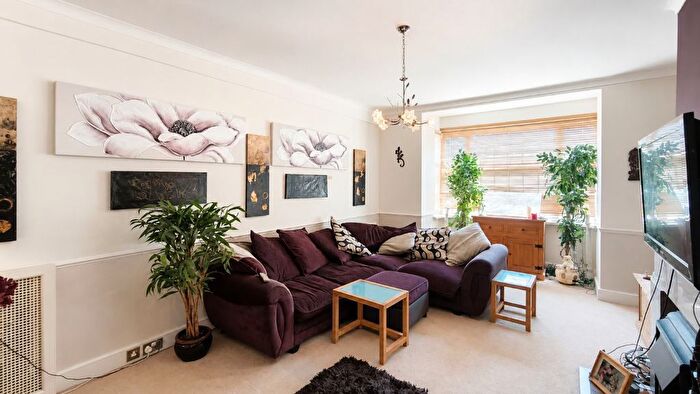 3 Bedroom Flat For Sale In Surrey Road, Bournemouth, BH4