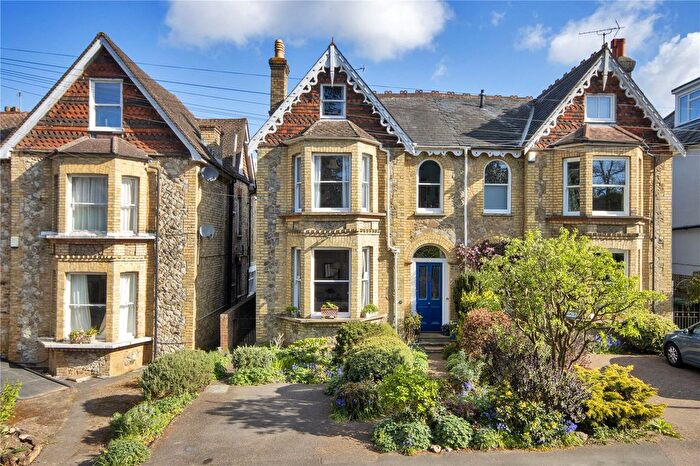 5 Bedroom Semi-Detached House For Sale In Mount Harry Road, Sevenoaks, Kent, TN13