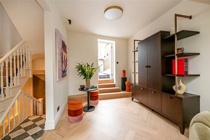3 Bedroom Terraced House To Rent In Princedale Road, Holland Park, London, W11