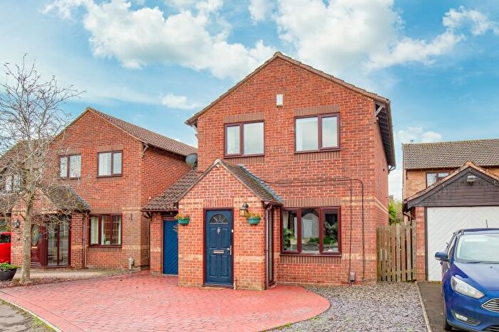 4 Bedroom Detached House To Rent In Willow Drive, Bicester, OX26