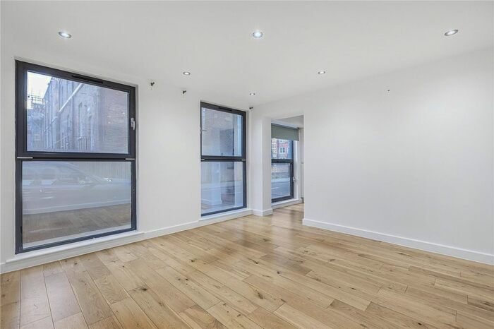 1 Bedroom Flat To Rent In Spurstowe Terrace, Hackney, London, E8