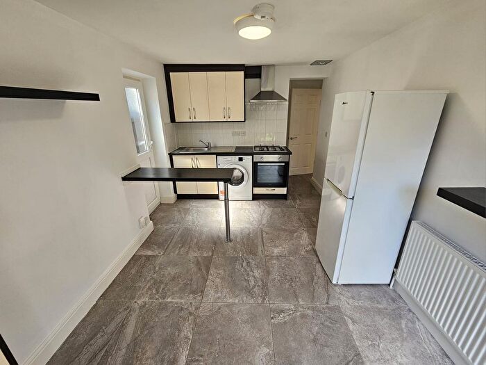 1 Bedroom Flat To Rent In Mill Farm Crescent, Whitton, Hounslow, TW4