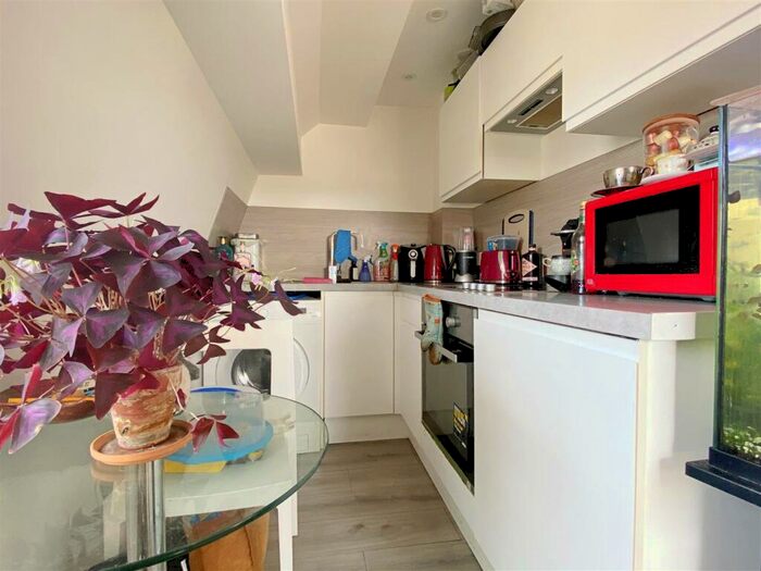 Studio To Rent In Buckingham Place - Modern Studio, BN1