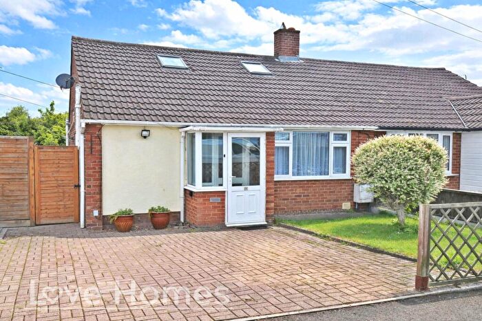 3 Bedroom Semi-Detached House For Sale In Higham Gobian Road, Barton-Le-Clay, MK45