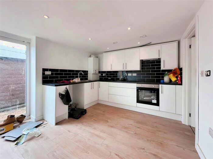 3 Bedroom End Of Terrace House To Rent In Priory Road, Southampton, Hampshire, SO17