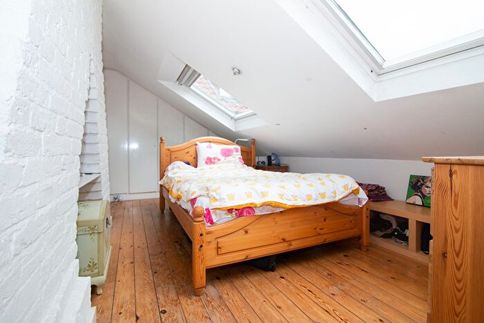 1 Bedroom Flat To Rent In Sheen Park, Richmond, TW9