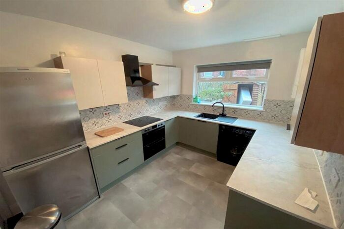 4 Bedroom Semi-Detached House To Rent In , Lenton, NG7