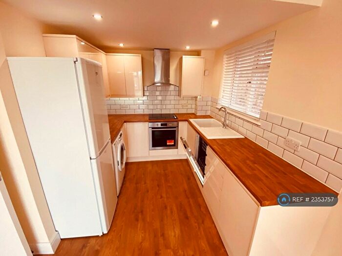 1 Bedroom Flat To Rent In Courtdowns Road, Kent, BR3