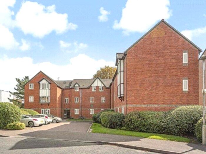 2 Bedroom Flat For Sale In Rembrandt Way, Reading, Berkshire, RG1