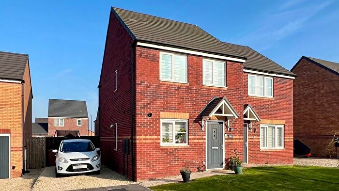 3 Bedroom Semi Detached House For Sale In Grange View, Winterton, DN15