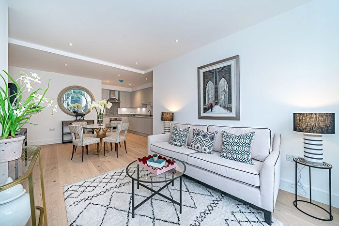 2 Bedroom Flat For Sale In Kingsbridge Avenue, London, W3