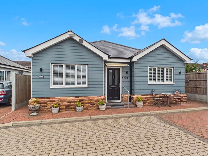2 Bedroom Detached Bungalow For Sale In Morley Hill, Stanford-Le-Hope, SS17