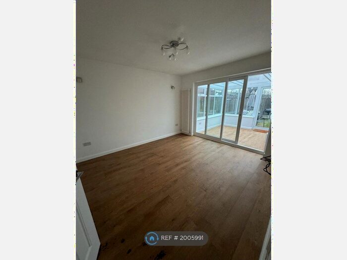 3 Bedroom Bungalow To Rent In Wharfedale, Luton, LU4