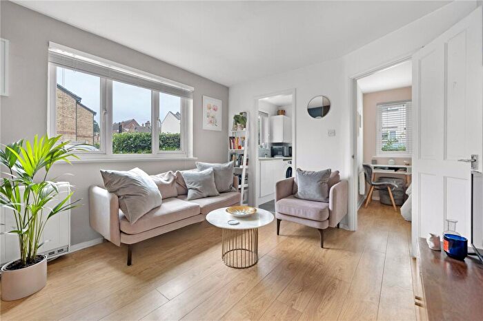 1 Bedroom Flat For Sale In Green Pond Close, Walthamstow, London, E17
