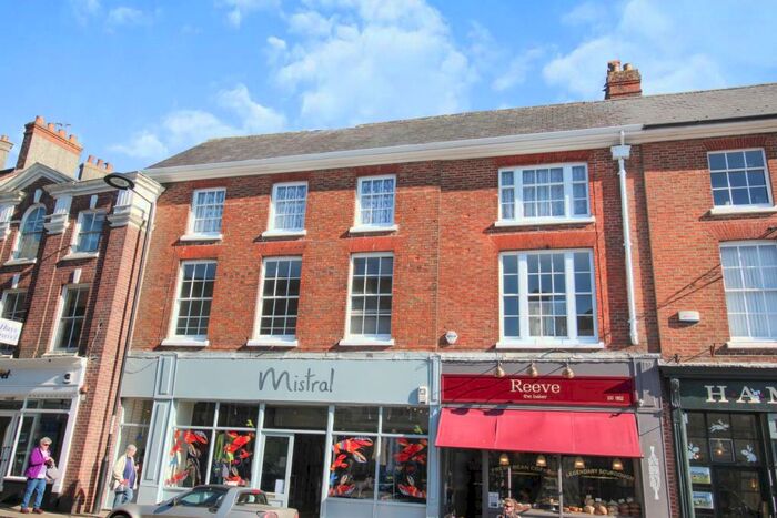 2 Bedroom Flat To Rent In High Street, Shaftesbury, Dorset, SP7