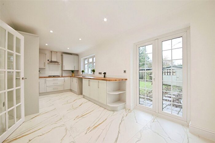 3 Bedroom Detached House To Rent In Auckland Road, Potters Bar, Hertfordshire, EN6