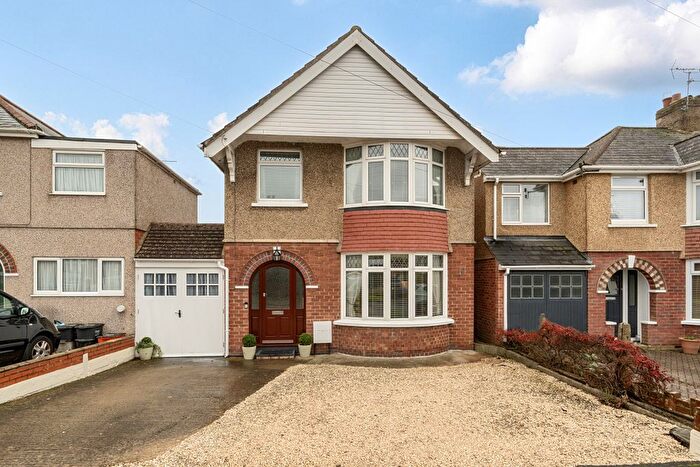 3 Bedroom Detached House For Sale In Tismeads Crescent, Old Town, Swindon, SN1