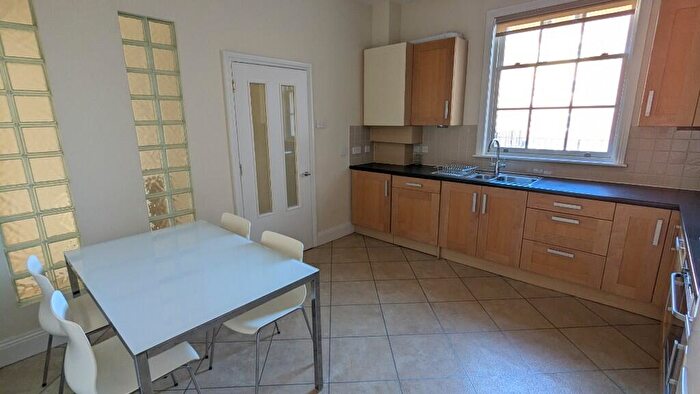 2 Bedroom Flat To Rent In Canute Road, Southampton, Hampshire, SO14