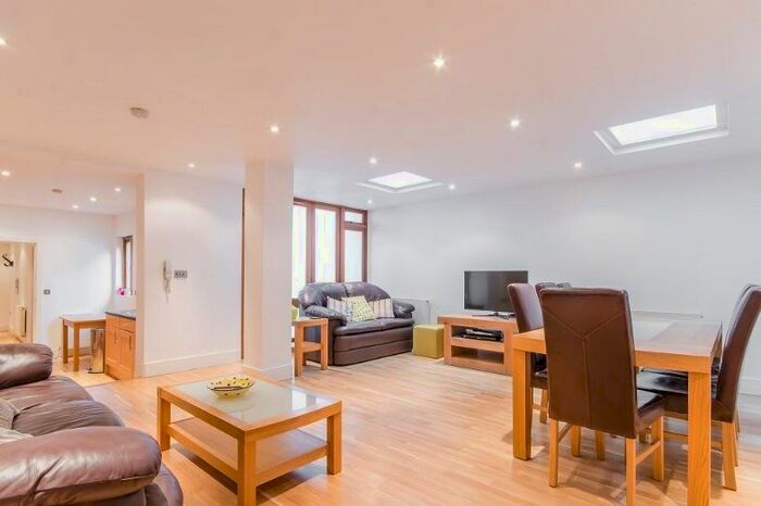 2 Bedroom Flat To Rent In Old Brompton Road, Earls Court, London, SW5