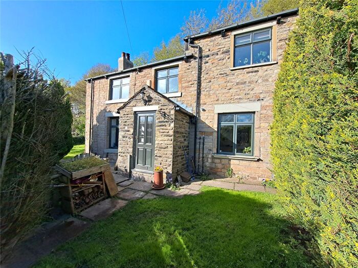 3 Bedroom Detached House For Sale In Huddersfield Road, Mirfield, West Yorkshire, WF14