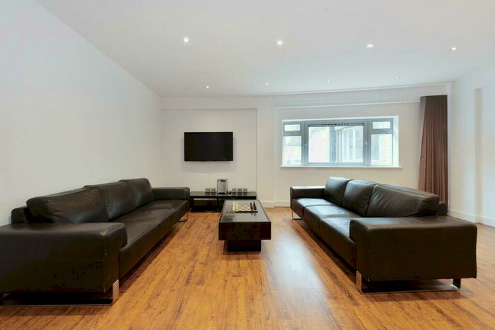 3 Bedroom Apartment To Rent In Hatton Garden, Clerkenwell, London, EC1N
