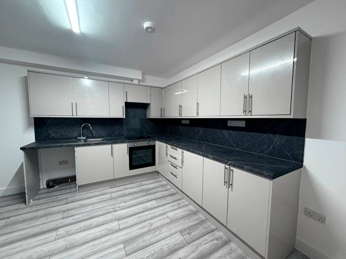 3 Bedroom Flat To Rent In Ilford, IG4