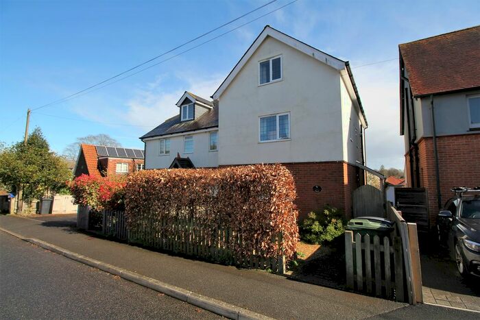 4 Bedroom Semi-Detached House To Rent In Kings Road, Alton, Hampshire, GU34