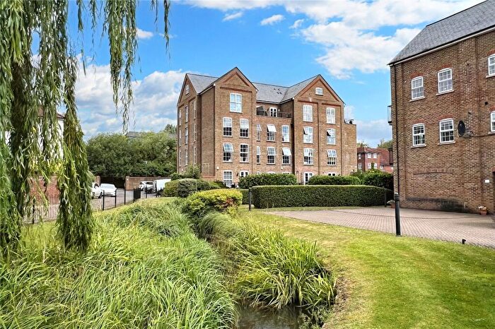2 Bedroom Apartment For Sale In Coaters Lane, Wooburn Green, Buckinghamshire, HP10