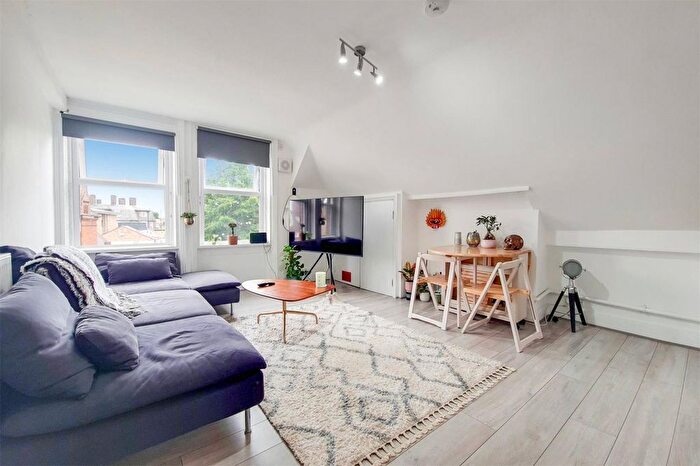 1 Bedroom Flat To Rent In Gleneldon Mews, London, SW16