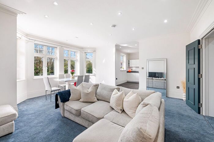 2 Bedroom Flat To Rent In Ref: Sm - Horsehill, Norwood Hill, RH6