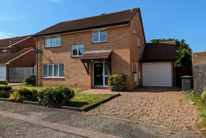 4 Bedroom Detached House To Rent In Gilbert Close, Bedford, MK42