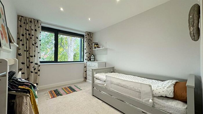 2 Bedroom Apartment For Sale In The Avenue, Branksome Park, BH13