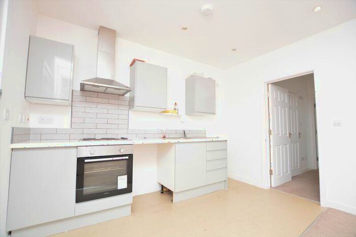 2 Bedroom Flat To Rent In Churchfield Road, Gerrards Cross, SL9