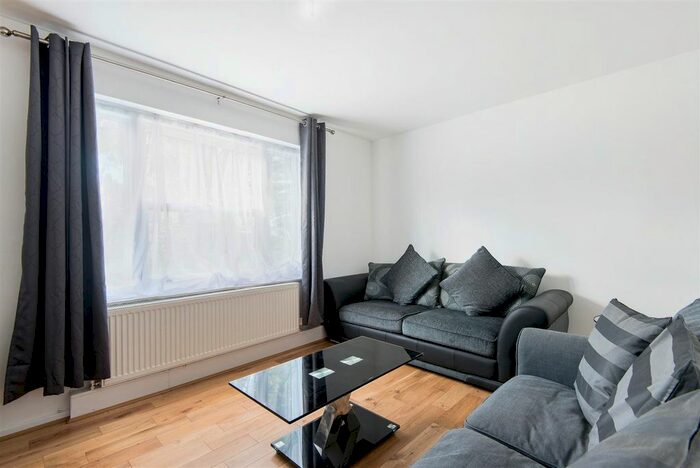 3 Bedroom Flat To Rent In Grange Grove, London, N1