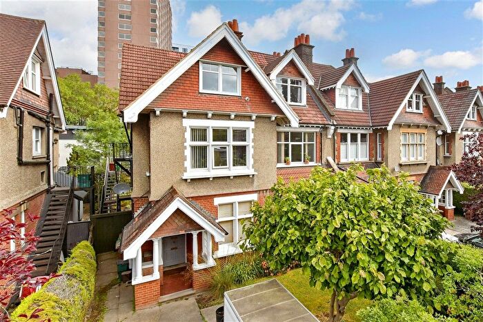 2 Bedroom Maisonette For Sale In Cedar Road, Sutton, Surrey, SM2
