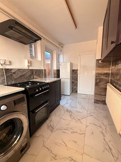 2 Bedroom Flat To Rent In Rainham, RM13