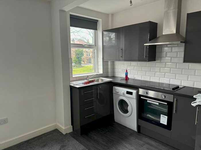 2 Bedroom Flat To Rent In Toller Lane, Bradford, West Yorkshire, BD9