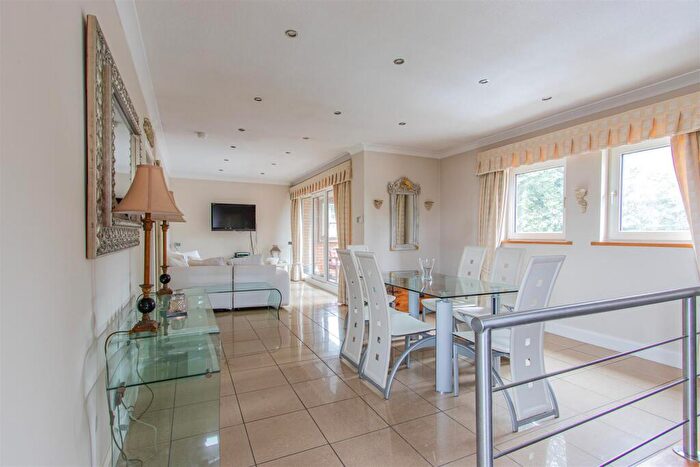 2 Bedroom Flat To Rent In Summerau Court, Llandaff, Cardiff, CF5