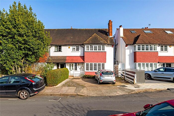 3 Bedroom Semi Detached House For Sale In Rothesay Avenue, Richmond, TW10