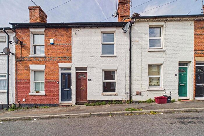2 Bedroom Terraced House For Sale In Lower Field Road, Reading, Berkshire, RG1