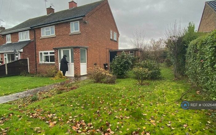 3 Bedroom Semi-Detached House To Rent In Hawthorn Road, Redditch, B97