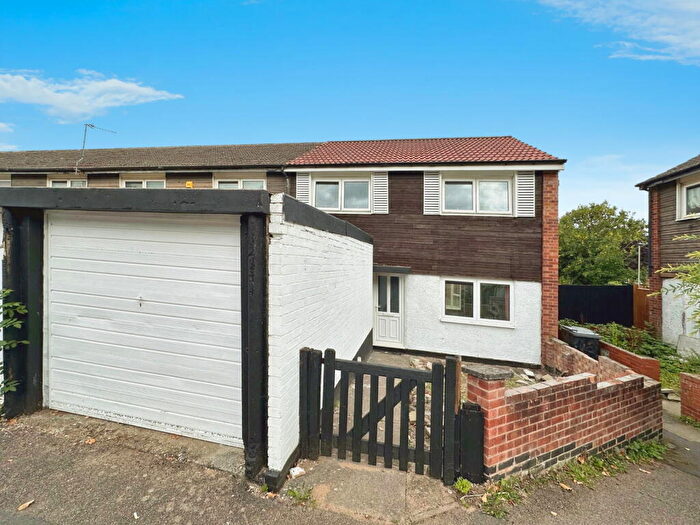3 Bedroom End Of Terrace House For Sale In Torridon Close, Leicester, LE4