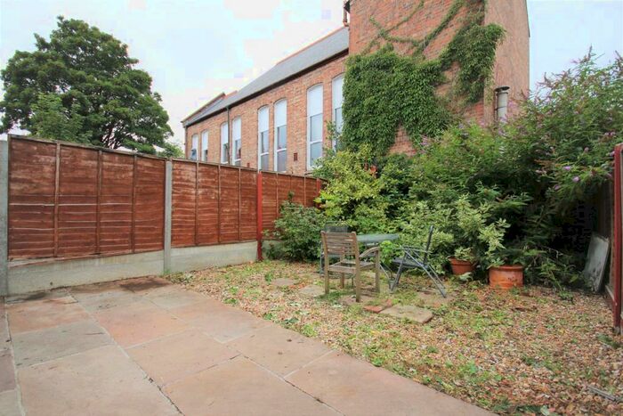 2 Bedroom Flat To Rent In Duckett Road, N4